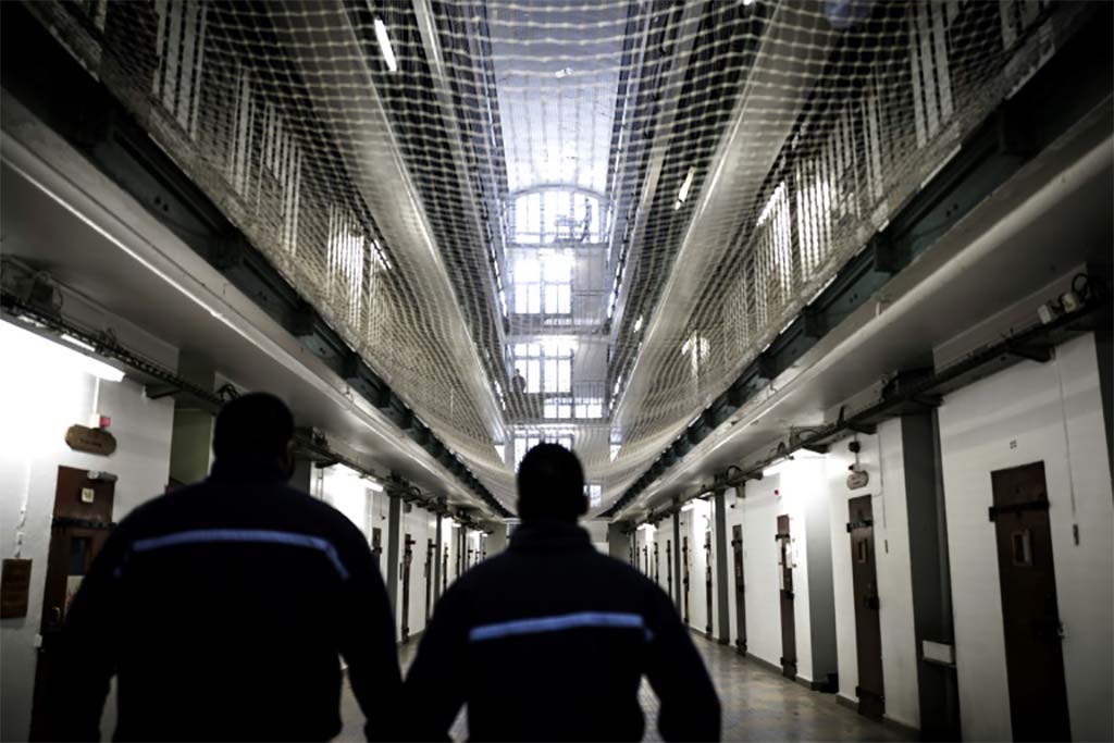Suicide d'une détenue à Fresnes : un gradé de la prison mis en examen
