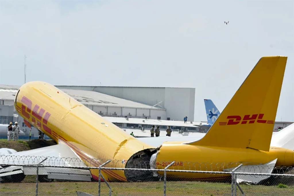 Costa Rica : Un avion-cargo se brise en deux lors d'un atterrissage d'urgence