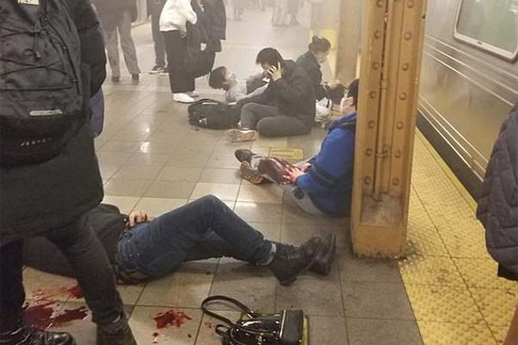 New York : 16 blessés dans une fusillade dans une station de métro à Brooklyn, l'auteur en fuite