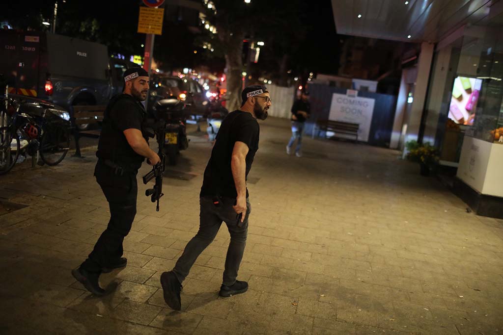 Tel Aviv : Au moins deux morts et une quinzaine de blessés dans une attaque à l'arme à feu
