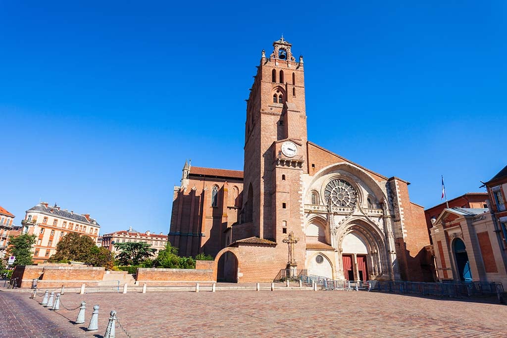 Toulouse : Un homme dépose un engin explosif sans mise à feu à la cathédrale et s'enfuit, l'édifice évacué