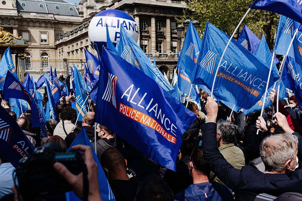 Le syndicat Alliance Police Nationale dépose plainte contre Jean-Luc Mélenchon pour diffamation