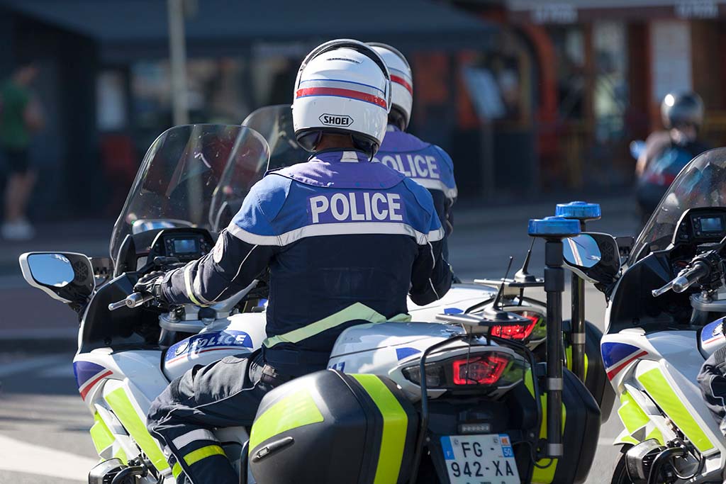 Besançon : À 13 ans au volant, elle tente de percuter deux policiers