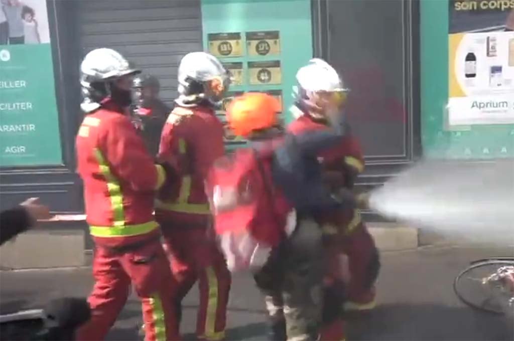 Manifestation du 1er mai à Paris : un pompier agressé par une femme lors d'une intervention