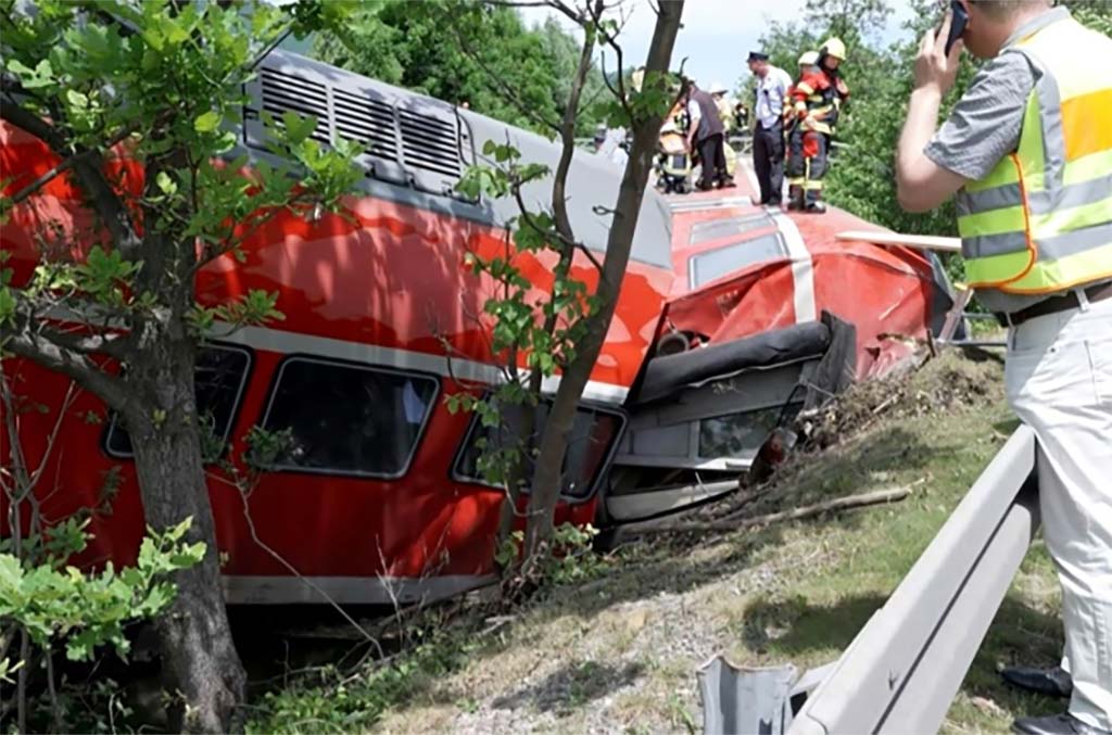 Allemagne : Quatre morts et 30 blessés après le déraillement d'un train dans les Alpes bavaroises