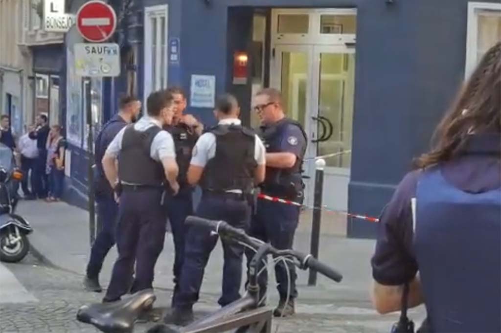 Paris : Un automobiliste refuse le contrôle et fonce sur les policiers qui ouvrent le feu