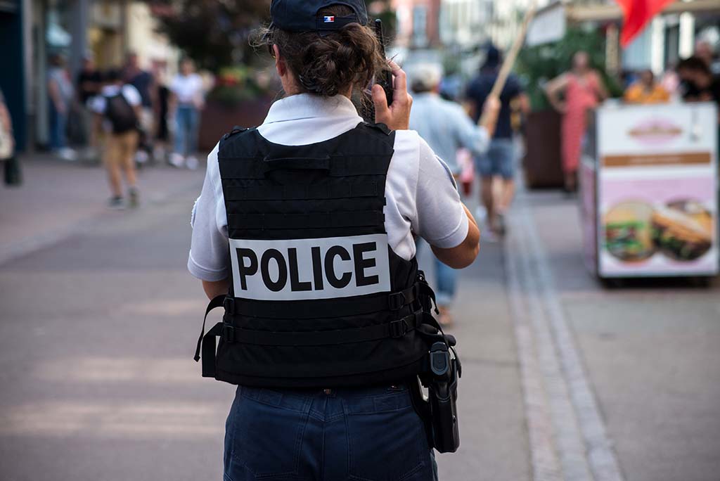 Paris : Une jeune policière agressée sexuellement en rentrant chez elle après son service