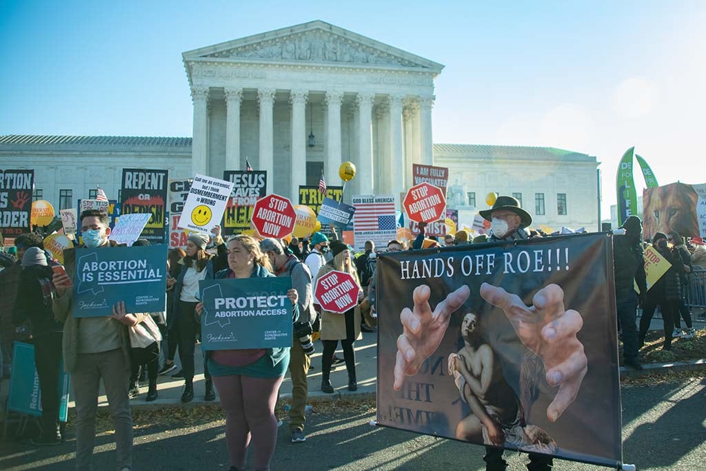 États-Unis : La Cour suprême révoque le droit à l'avortement, chaque État est désormais libre de l'interdire
