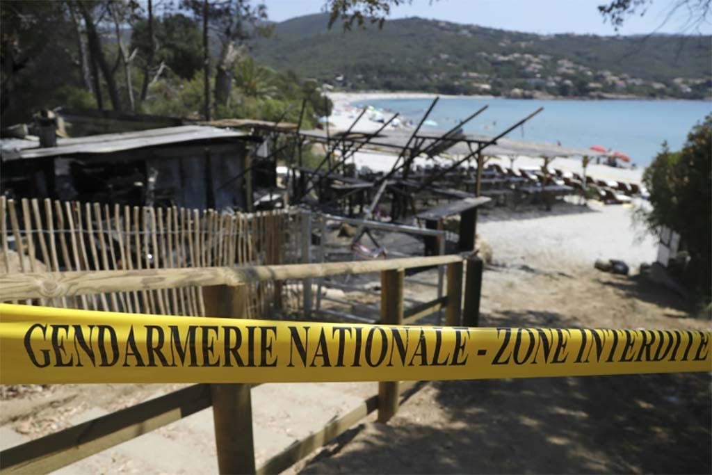 Corse-du-Sud : Incendie criminel d'une paillotte à Pietrosella