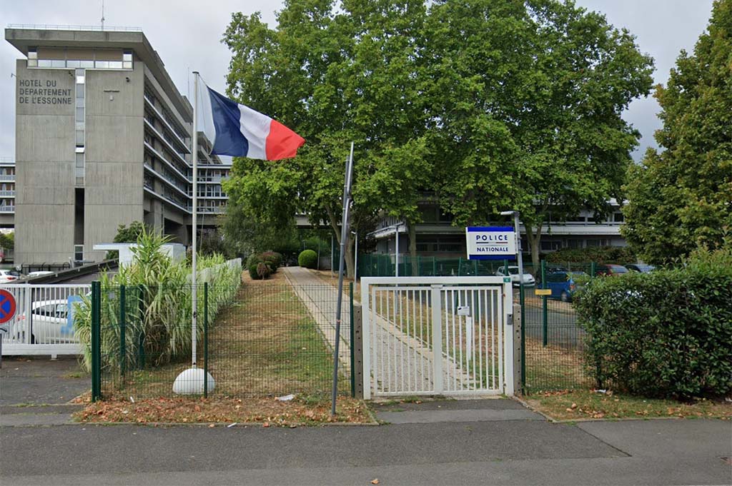 Essonne : Le commissariat d'Évry attaqué à deux reprises avec des tirs de mortiers d'artifice