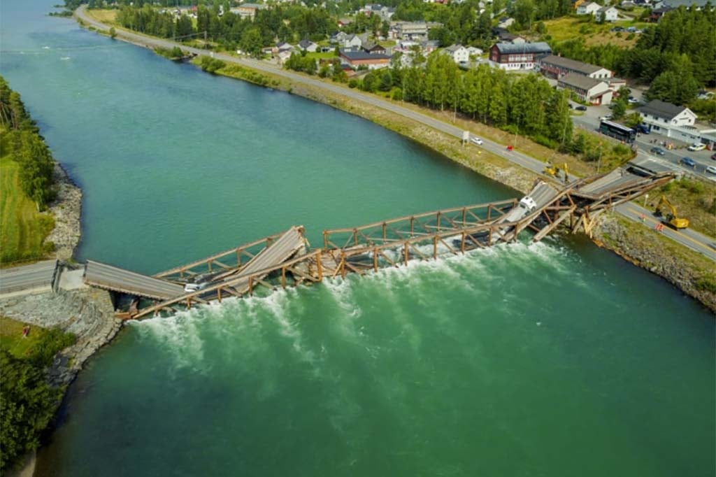 Un pont routier s'effondre en Norvège, deux véhicules tombent à l'eau