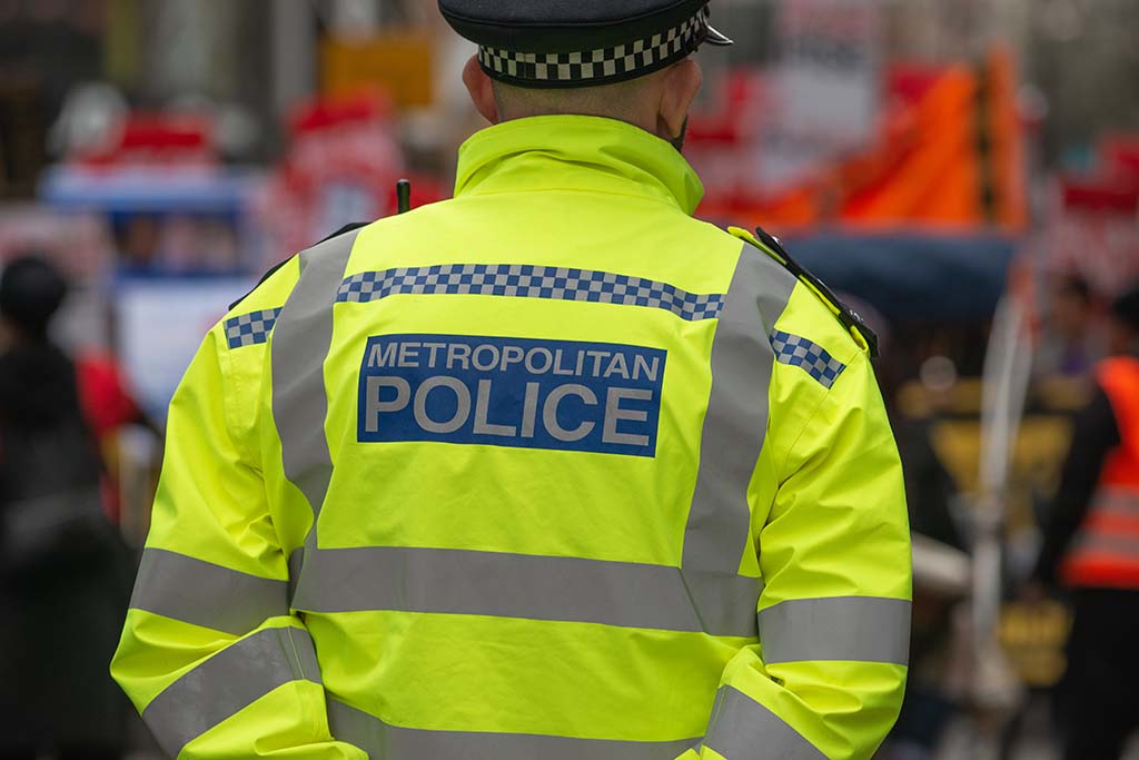 Deux policiers poignardés dans le centre de Londres, l'agresseur arrêté