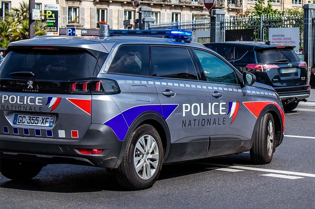 Lyon : Une femme poignardée à son domicile, une croix gammée découverte sur sa porte