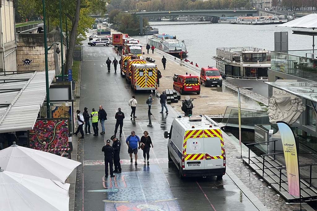 Paris : Un homme asperge des dizaines de personnes sur des péniches avec un liquide corrosif et s'enfuit