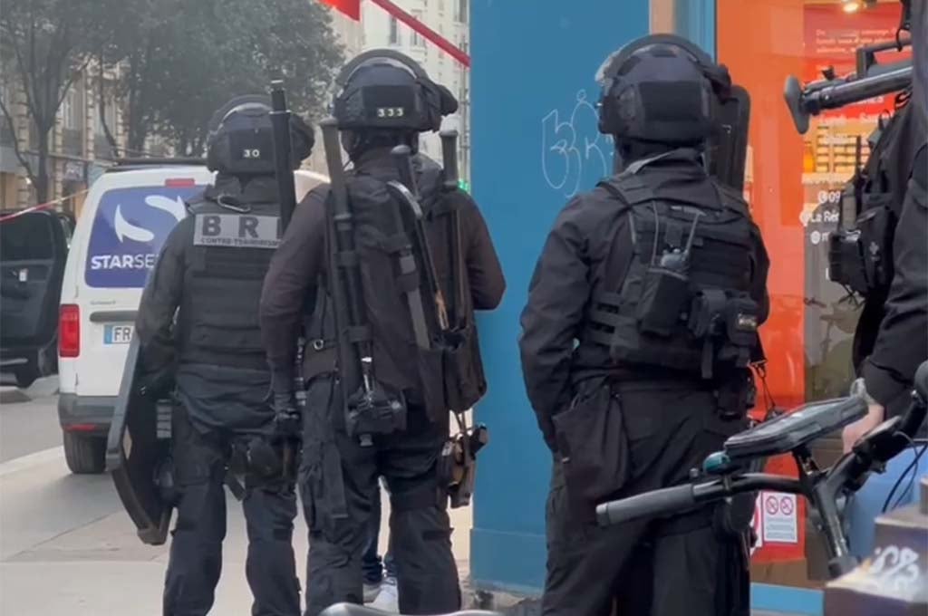 Paris : Un homme retranché à son domicile rue Beaubourg interpellé par la BRI