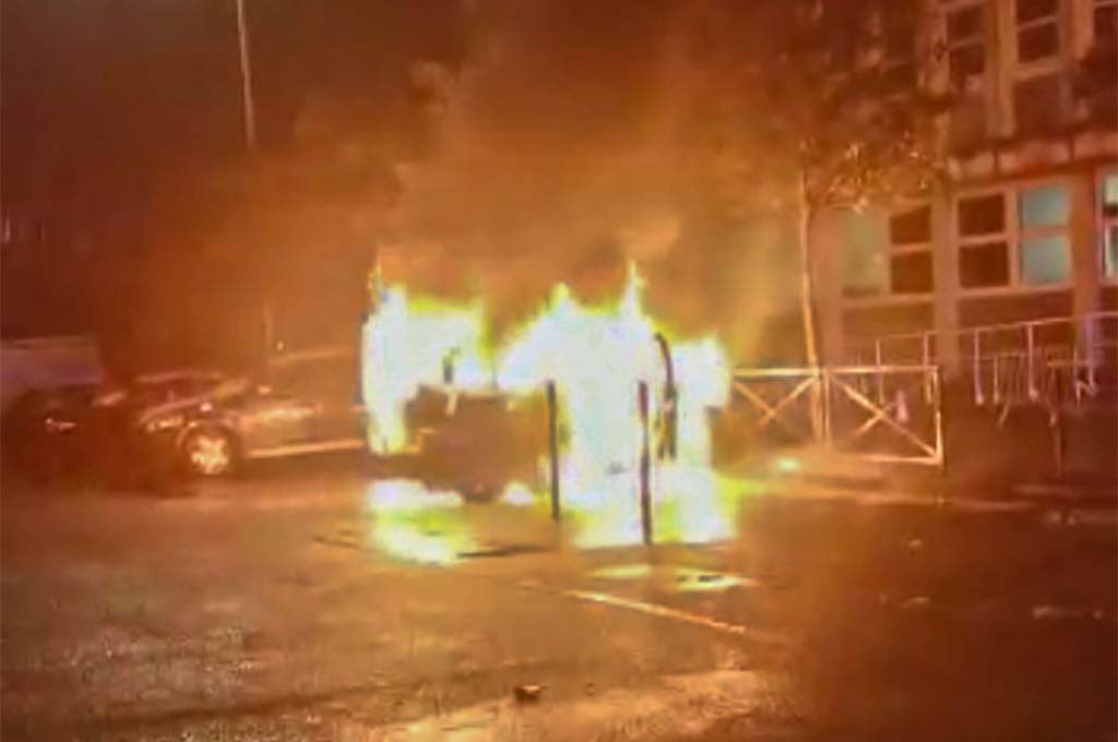 Juvisy-sur-Orge : Un homme incendie une voiture... son pantalon prend feu