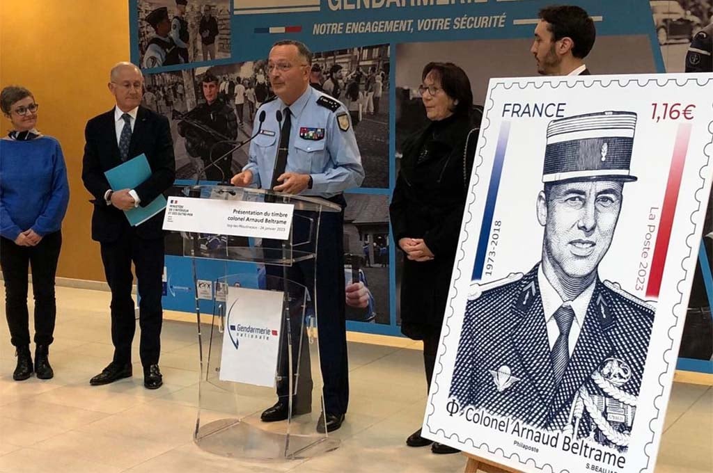 Hommage au Colonel Beltrame : un timbre commémoratif dévoilé cinq ans après les attentats de Trèbes et Carcassonne