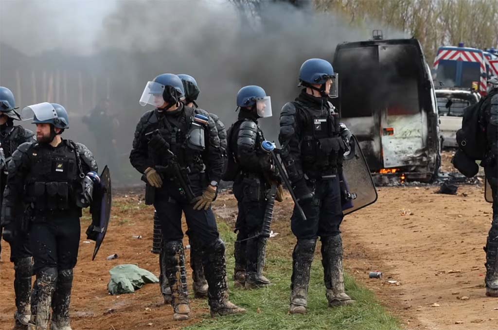 Mégabassines de Sainte-Soline : 45 plaintes déposées par les gendarmes suite aux violences