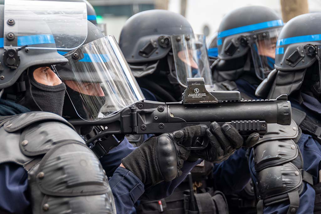 Paris : Un policier renvoyé devant le tribunal pour des tirs de LBD durant une manifestation en 2020