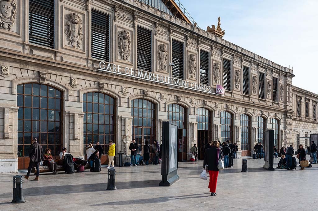 Marseille : Un adolescent muni d'une arme à feu et de munitions interpellé gare Saint-Charles