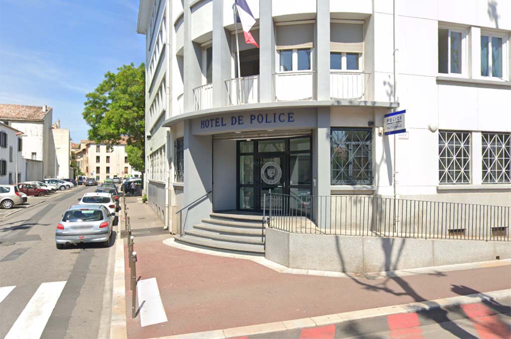 Narbonne : Muni d'un couteau et de grenades, il agresse violemment un policier devant le commissariat