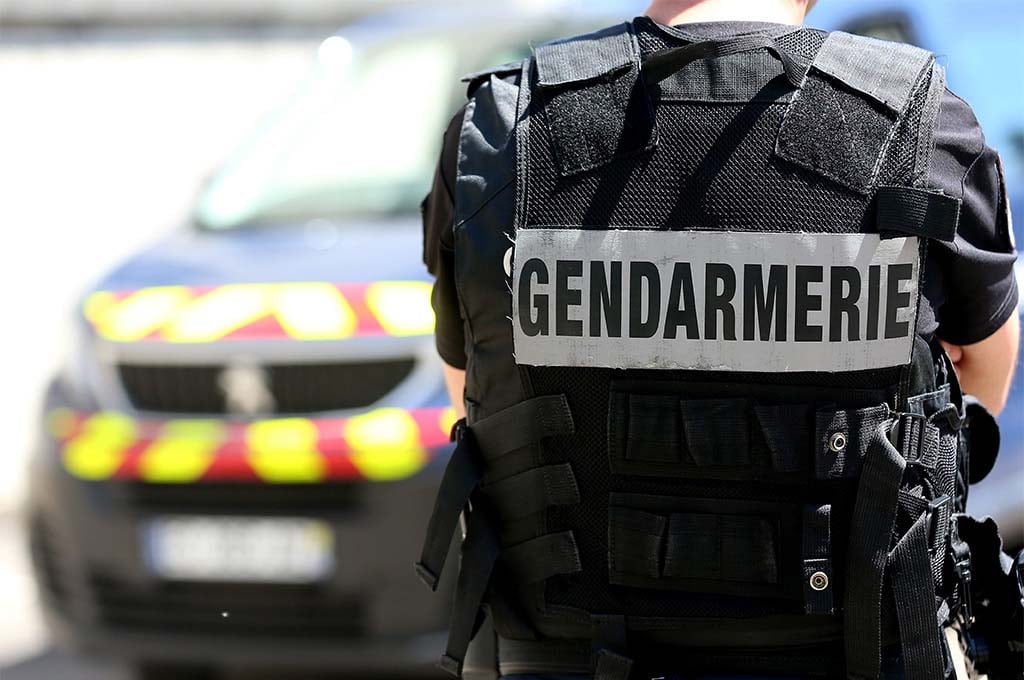 Braquage et coups de feu à Saint-Étienne-de-Saint-Geoirs : cinq suspects interpellés