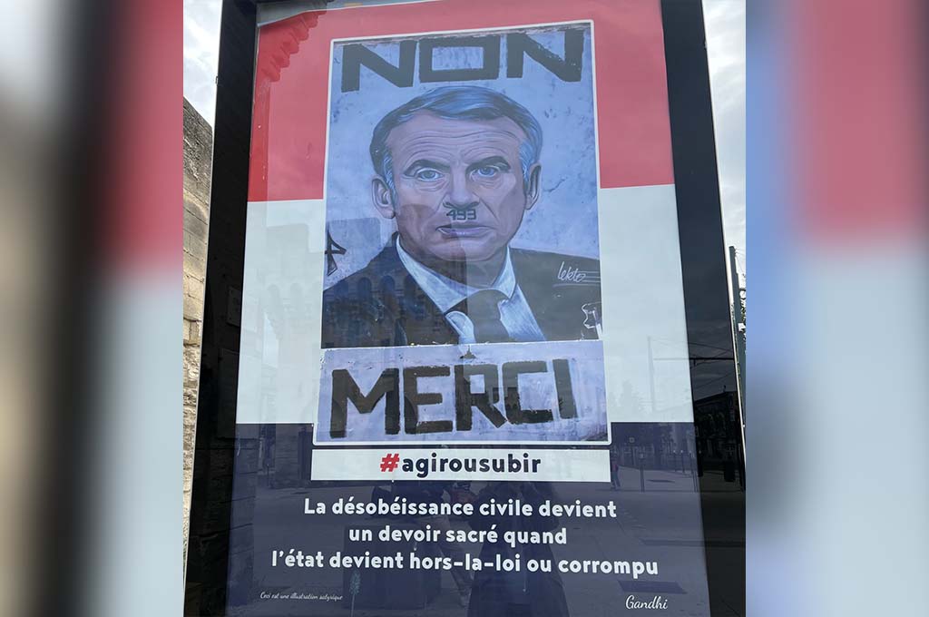 Avignon : Emmanuel Macron caricaturé en Hitler dans des affiches, une enquête ouverte