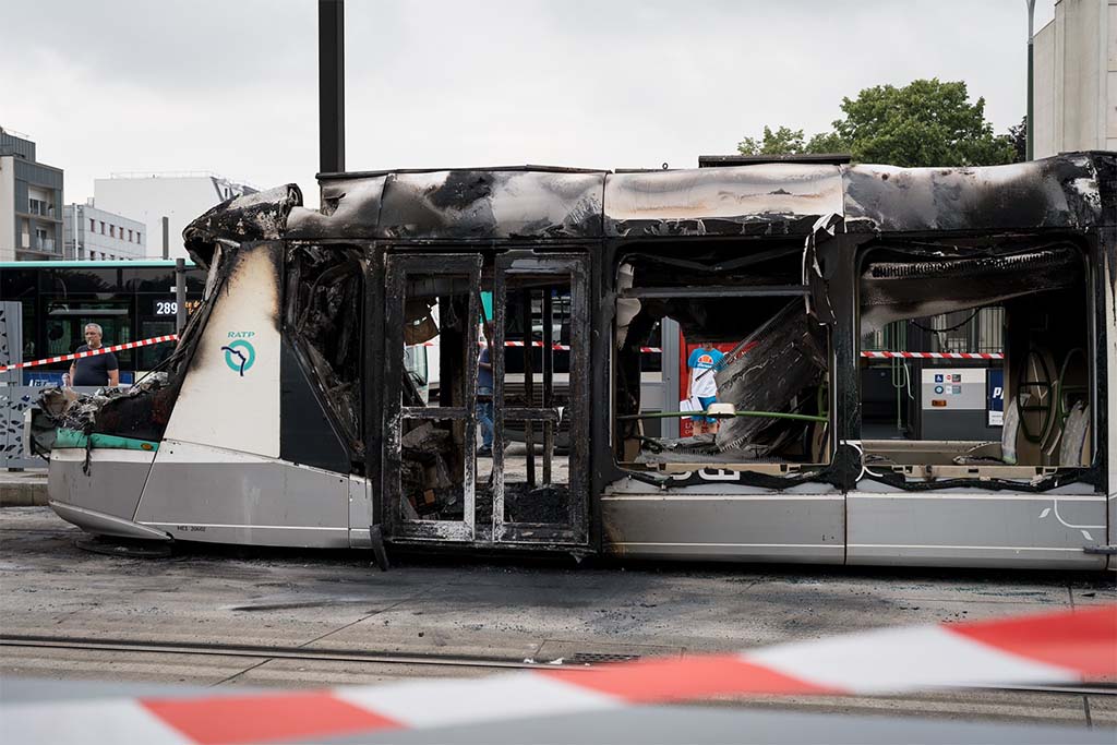 Adolescent tué à Nanterre : les bus et tramways d’Île-de-France arrêteront de circuler à 21 heures