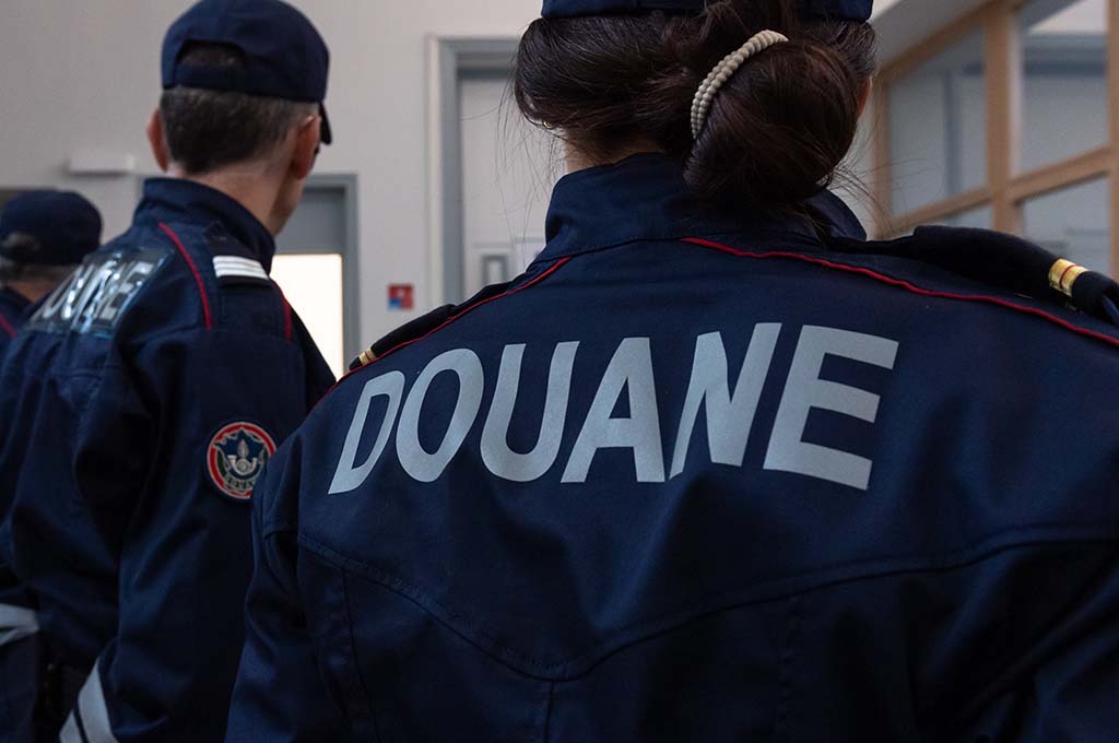 Aéroport de Roissy : arrêtée avec de la cocaïne, une femme blesse par balle une douanière