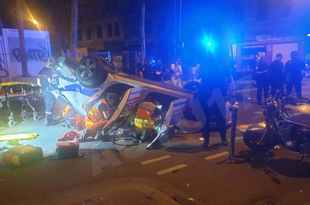 Lyon : Un véhicule de police percuté par un chauffard sans permis termine sur le toit