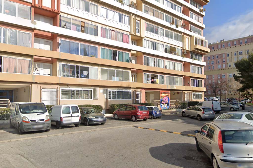Marseille : Trois armes de poing, des munitions et un scooter volé découverts dans la cité Château-Saint-Loup