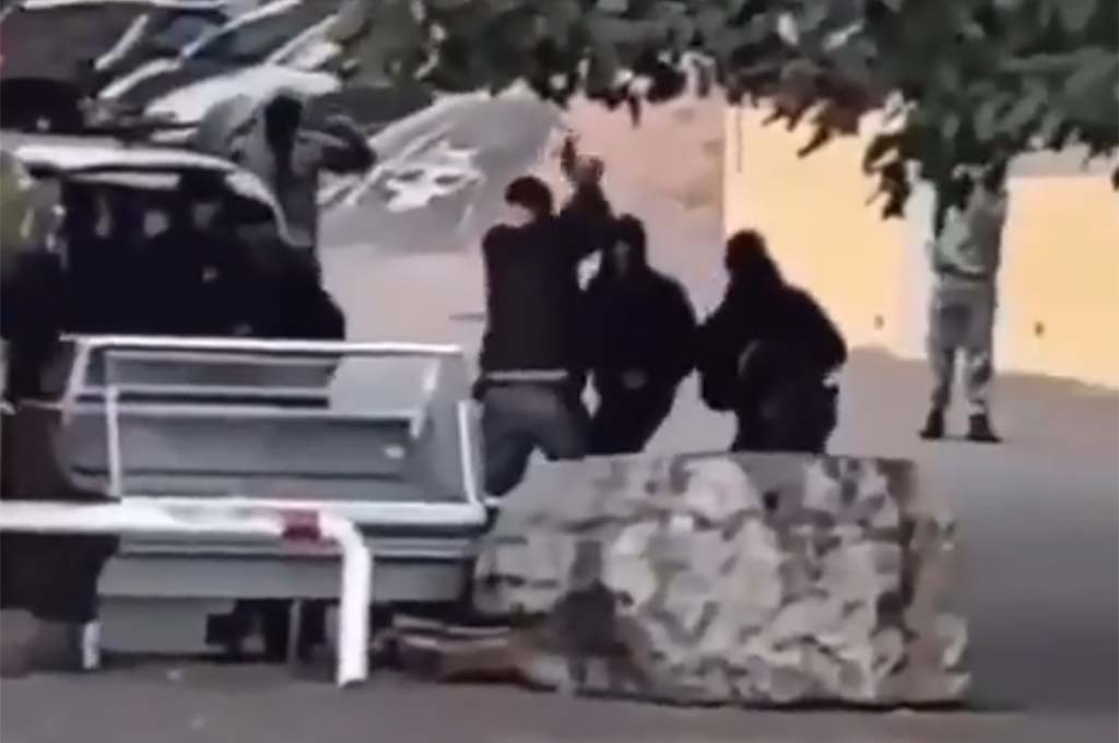 Marseille : Encerclé lors d'une interpellation, un policier de la BAC tire en l'air pour se dégager