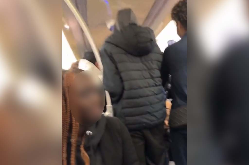«Nique les juifs, on est des nazis» : enquête ouverte après des chants antisémites dans le métro à Paris