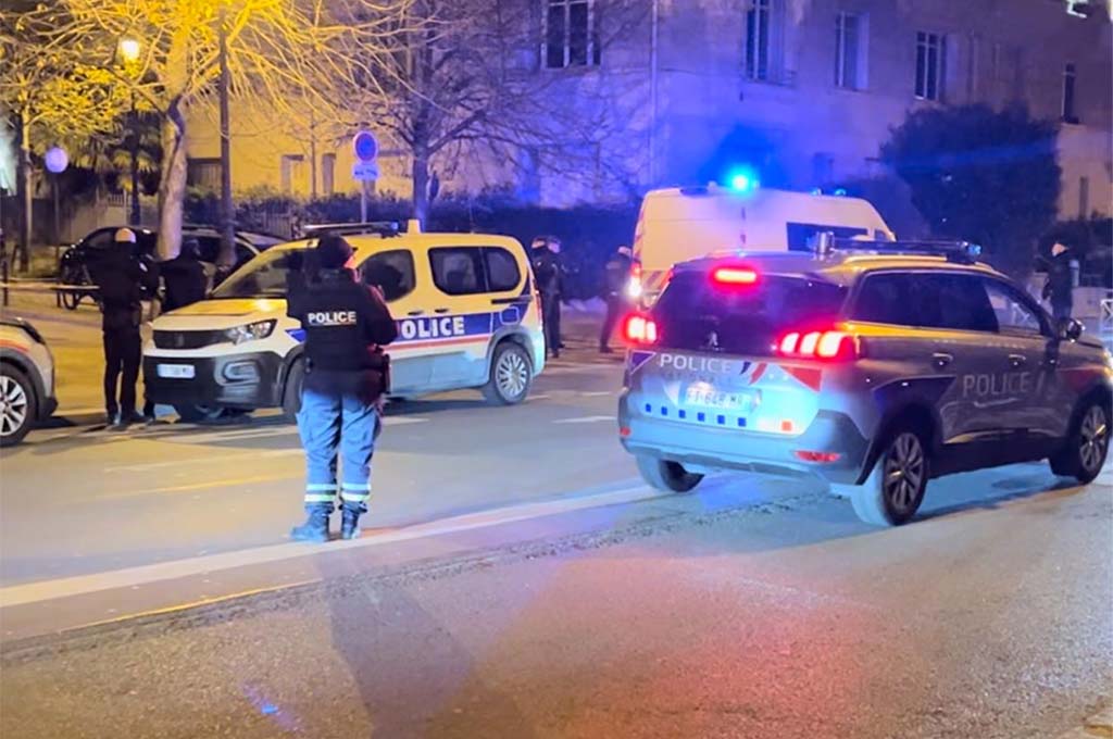 Attaque à Paris : L'assaillant «assume et revendique totalement son geste» en garde à vue