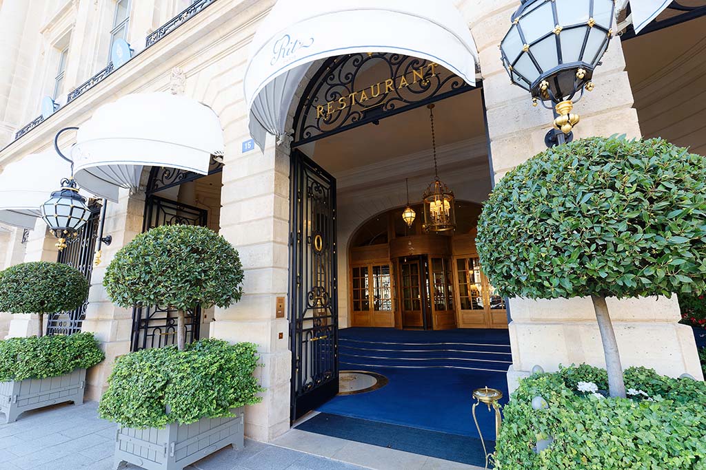 Paris : La bague à 750 000 euros disparue au Ritz retrouvée dans un sac d'aspirateur