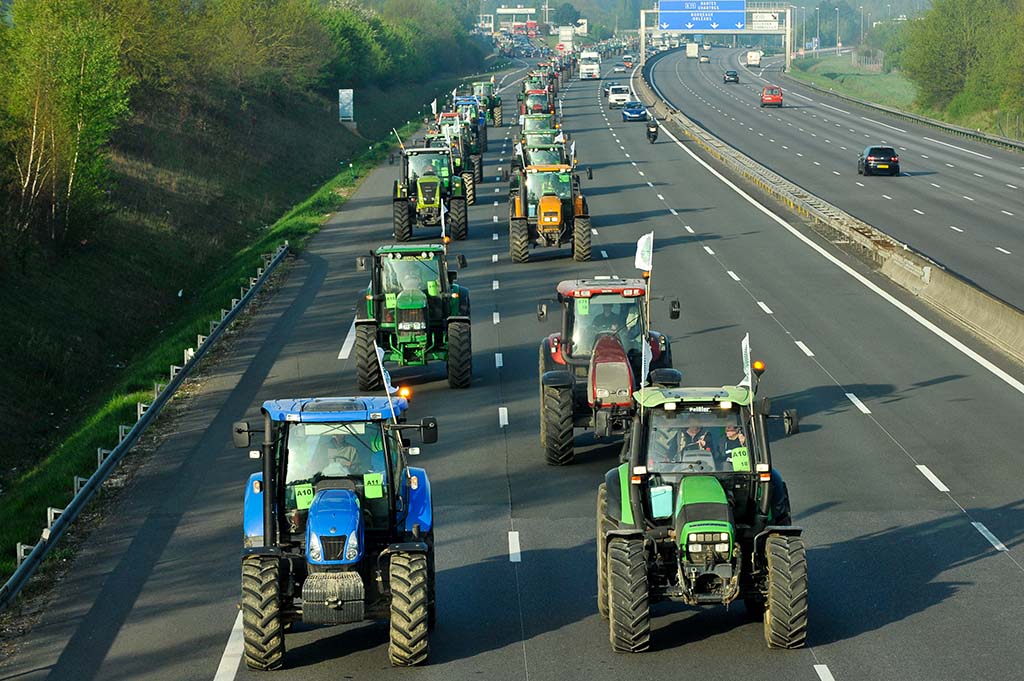Colère des agriculteurs : début du blocage de plusieurs autoroutes autour de Paris
