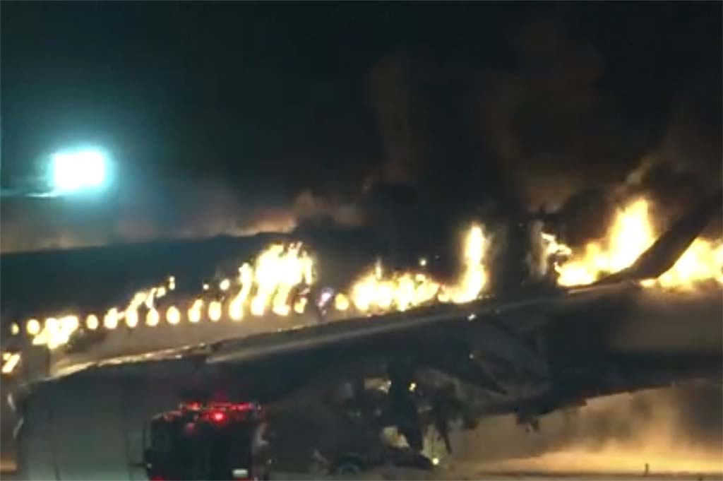 Japon : Cinq morts dans la collision entre deux avions sur la piste de l’aéroport de Tokyo-Haneda