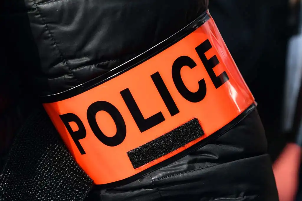 Paris : Deux hommes interpellés en flagrant délit après de multiples arnaques «à l'irlandaise» en pleine rue