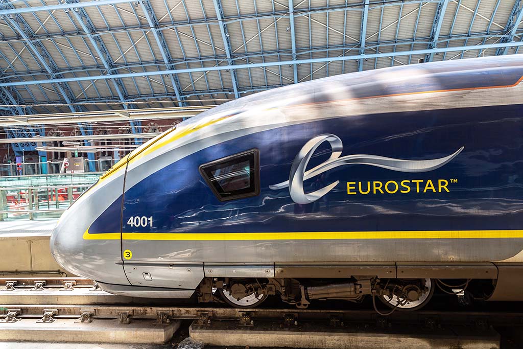 Paris : Un migrant monte sur le toit d'un train Eurostar et meurt électrocuté