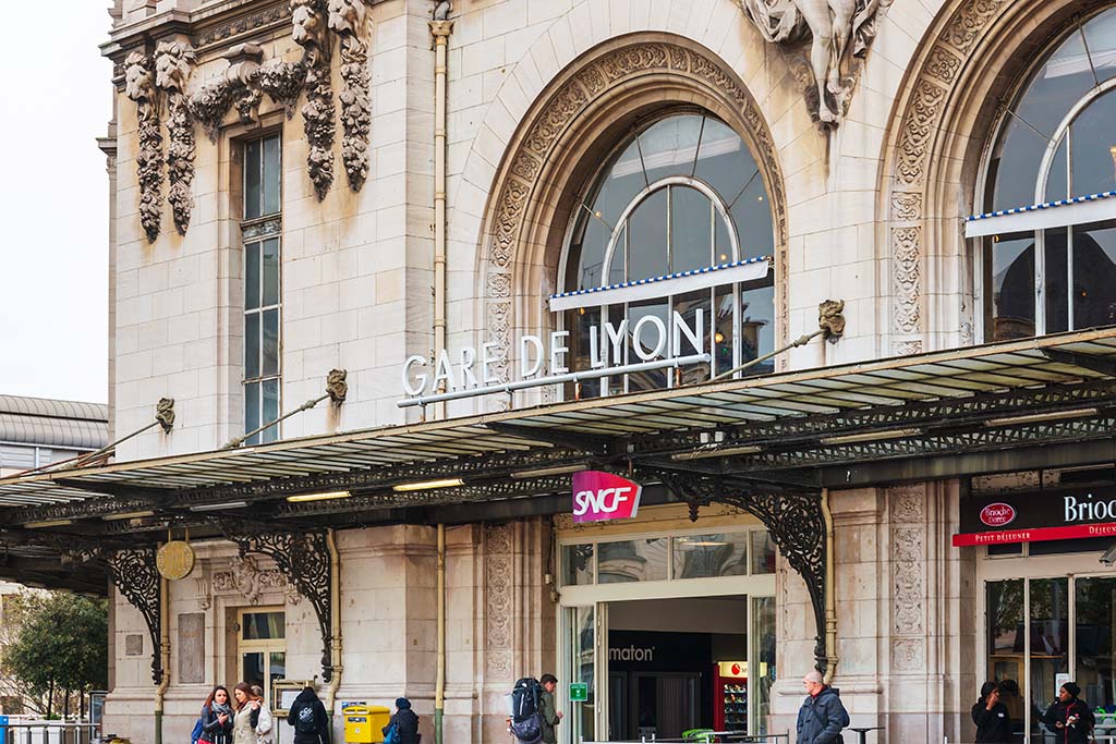 «Ma priorité, c'est de le désarmer» : l'agent de sécurité qui a stoppé l'agresseur de la gare de Lyon raconte