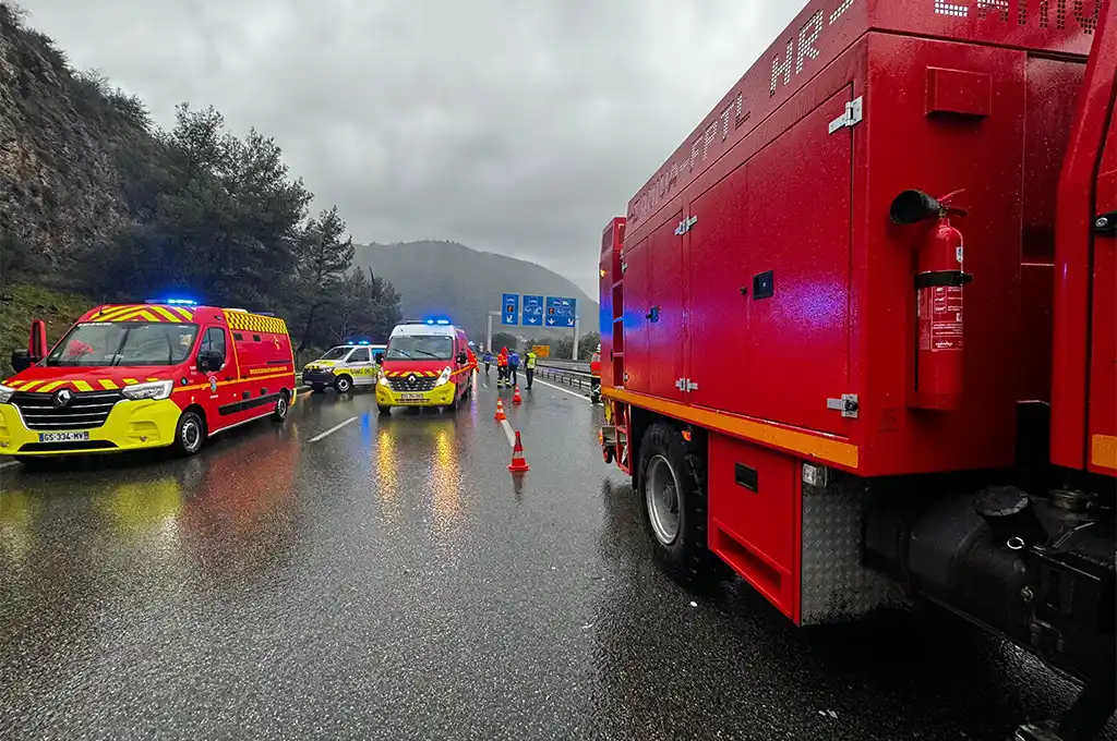 Grave suraccident sur l'A8 : un employé d'autoroute tué, quatre blessés dont deux gendarmes