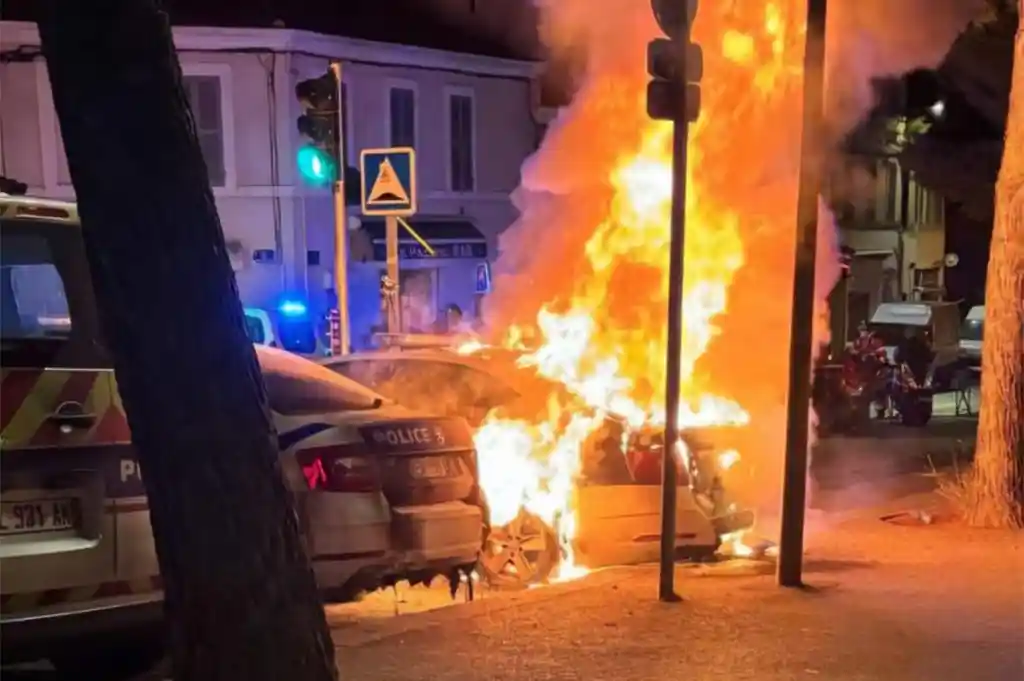Marseille : Plusieurs véhicules de police incendiés devant le commissariat du 3e arrondissement