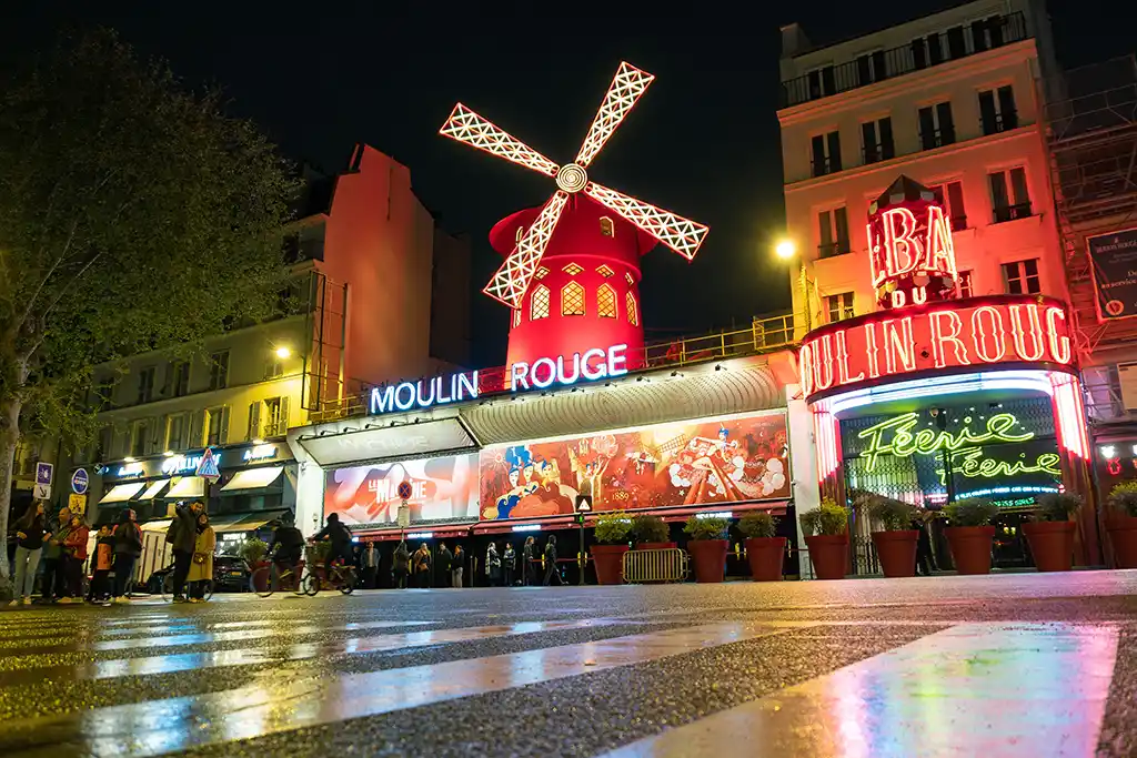 Paris : Les ailes du Moulin Rouge sont tombées, la direction exclut tout «acte malveillant»