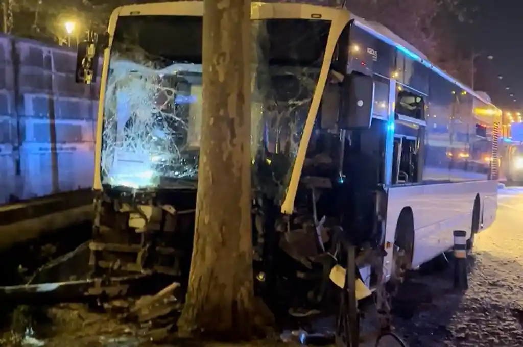 Paris : 12 blessés dont deux graves dans un accident de bus, le chauffeur se serait endormi