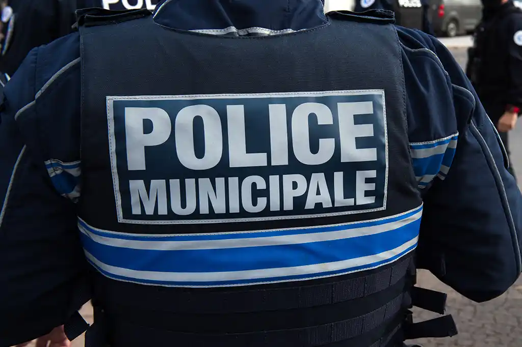 Aubervilliers : Un homme blesse deux personnes avec un tournevis dans la rue avant d'être abattu par la police municipale