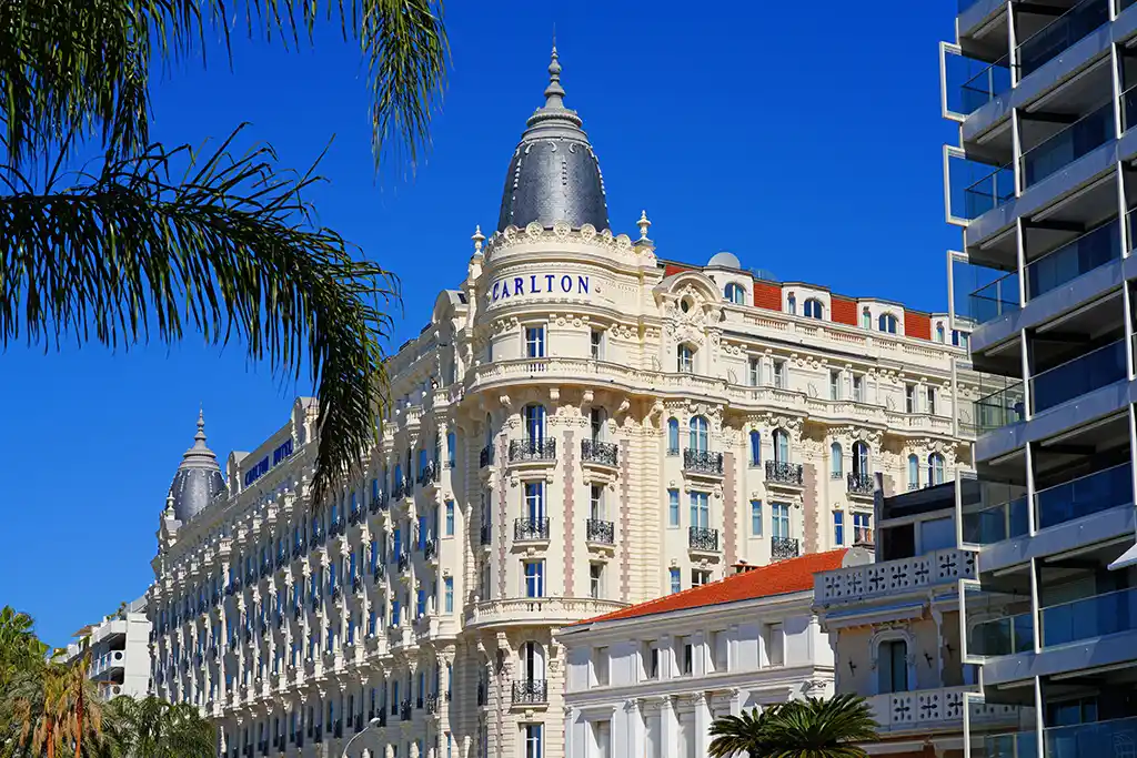 INFO ACTU17. Cannes : Des diamants estimés à 1,7 million d'euros volés à une touriste à l'hôtel Carlton