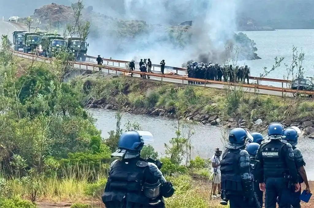 Nouvelle-Calédonie : Un mort et deux blessés après des échanges de tirs sur un barrage