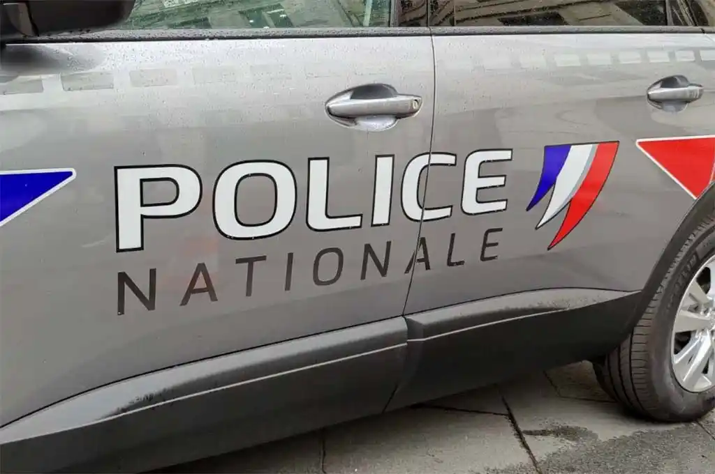 Refus d'obtempérer à La Courneuve : le chauffard alcoolisé percute un véhicule de police, un agent tire