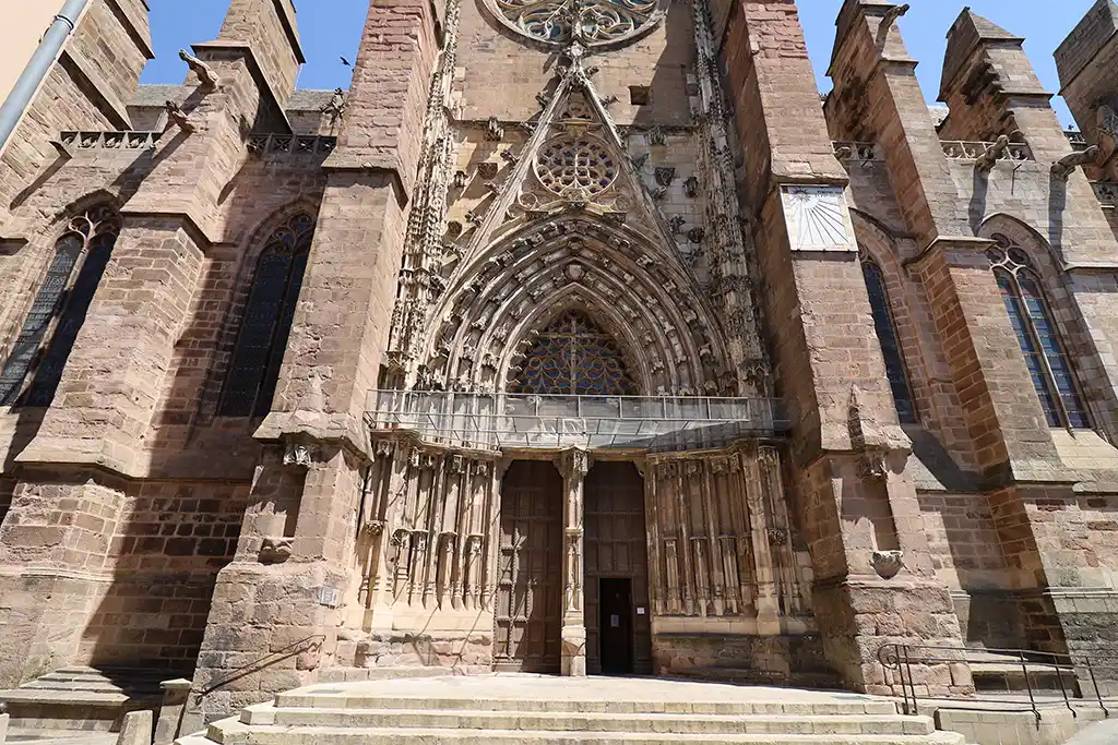 Rodez : Un chauffard interpellé après avoir foncé délibérément sur l'entrée de la cathédrale