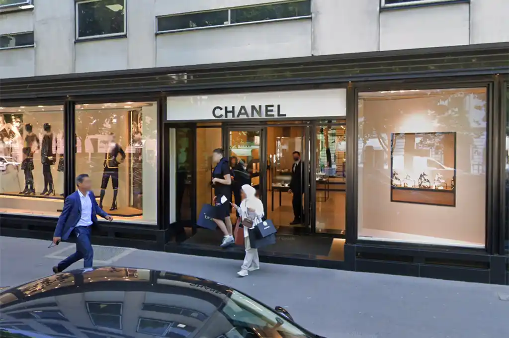 Paris : Une boutique Chanel attaquée à la voiture-bélier, plusieurs malfaiteurs en fuite